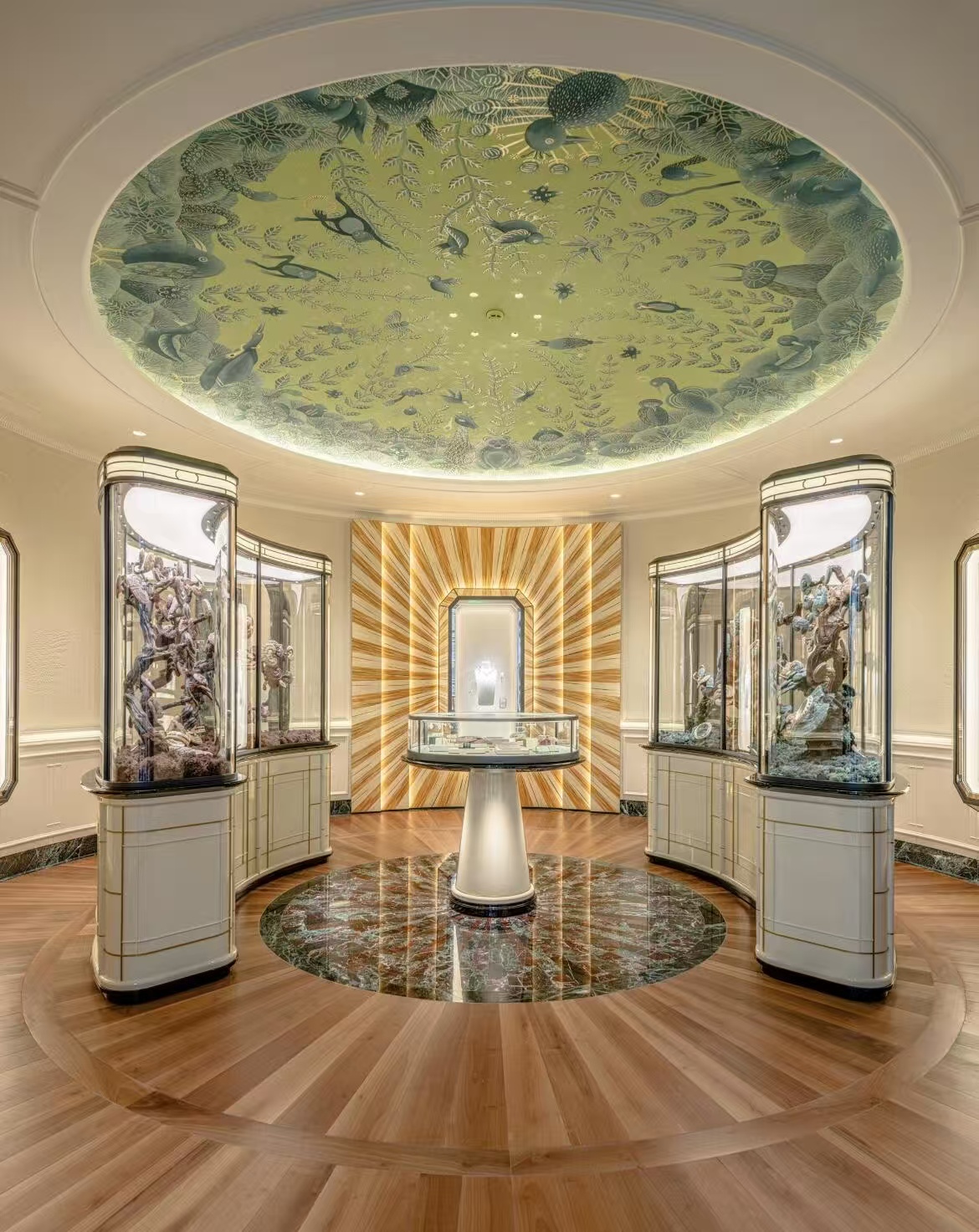 Boucheron珠宝展柜