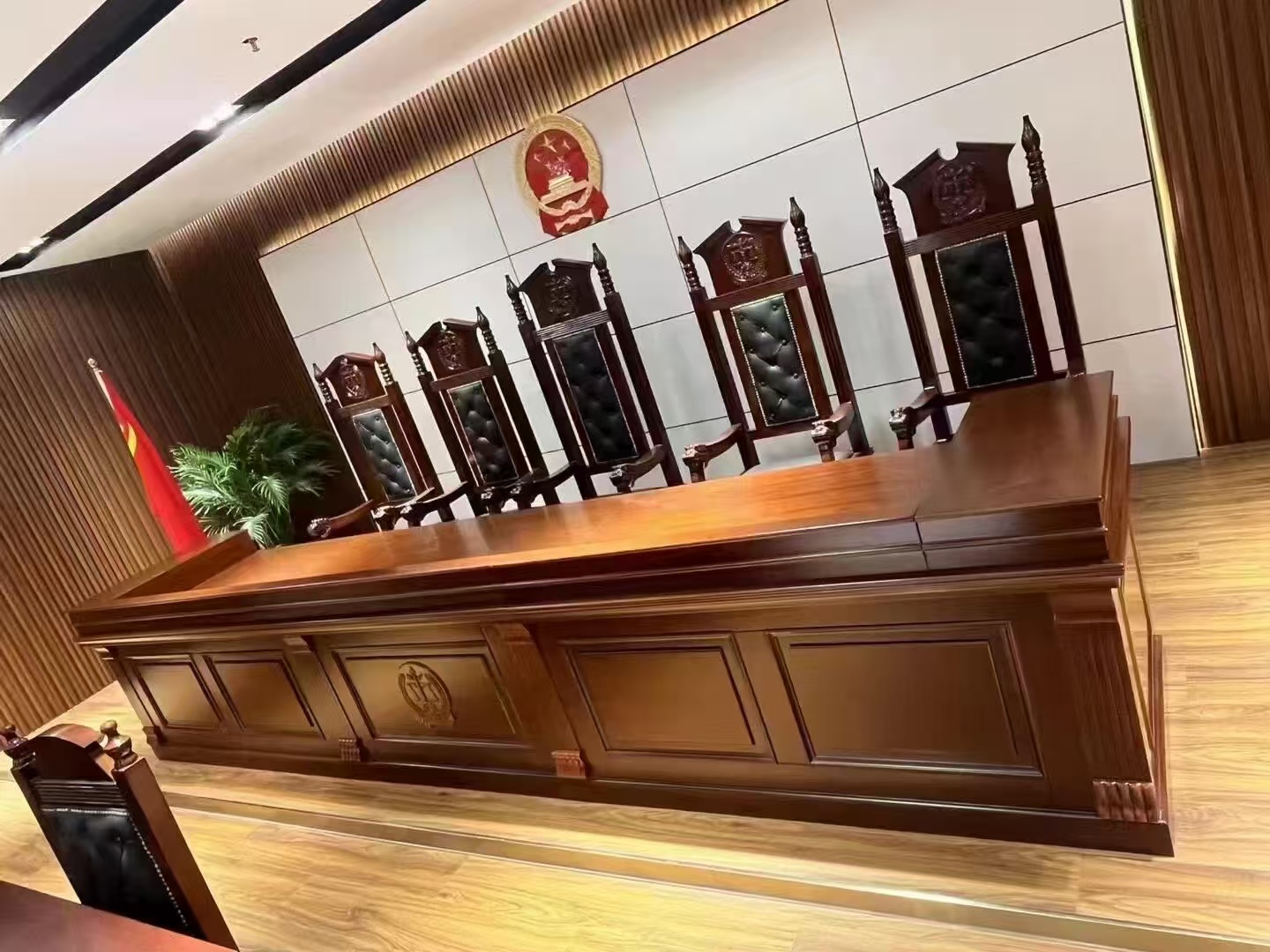 法庭桌
