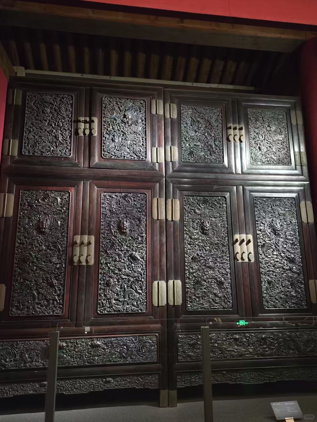 故宫太和殿龙纹大柜